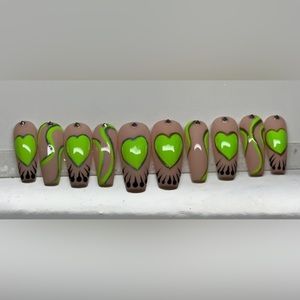 Green heart press on nails